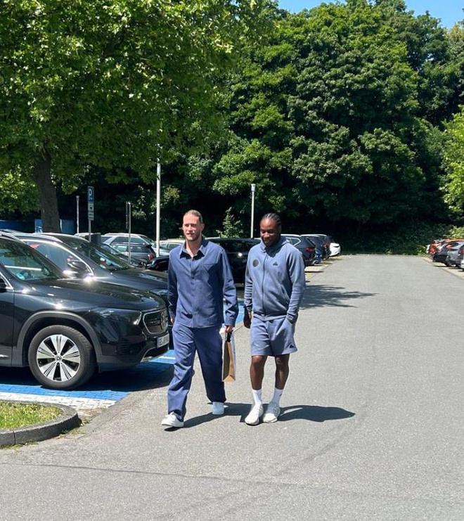 記者：卡裏烏斯今日抵達沙爾克04，將與球隊簽下續約合同