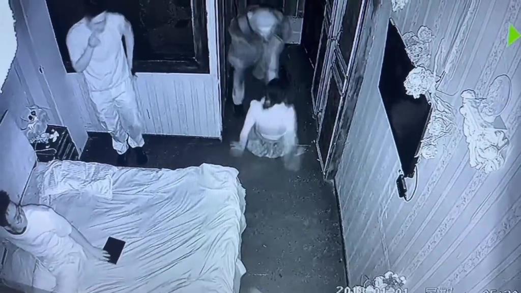 如果我去当NPC的话，是不是就可以免费摸女孩子了！