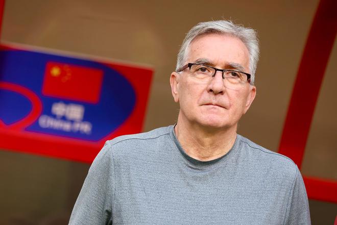 东体：国足长集训后状态反而差，伊万若真考察就不会边卫缺人