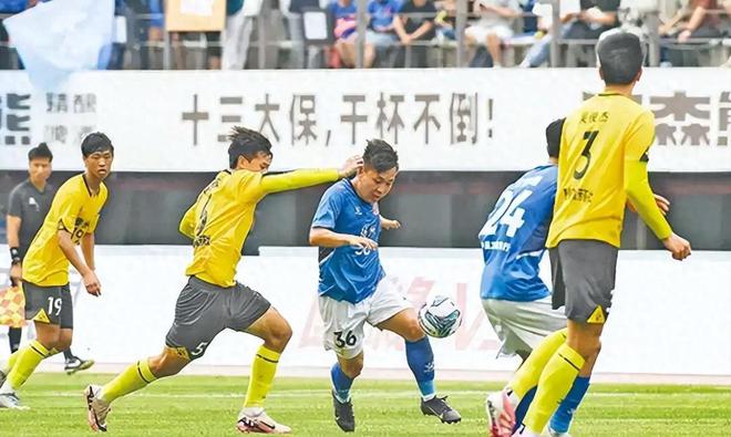 国足正在补课！刘建宏点评苏超，遭300万女网红怒怼：把臭嘴闭上