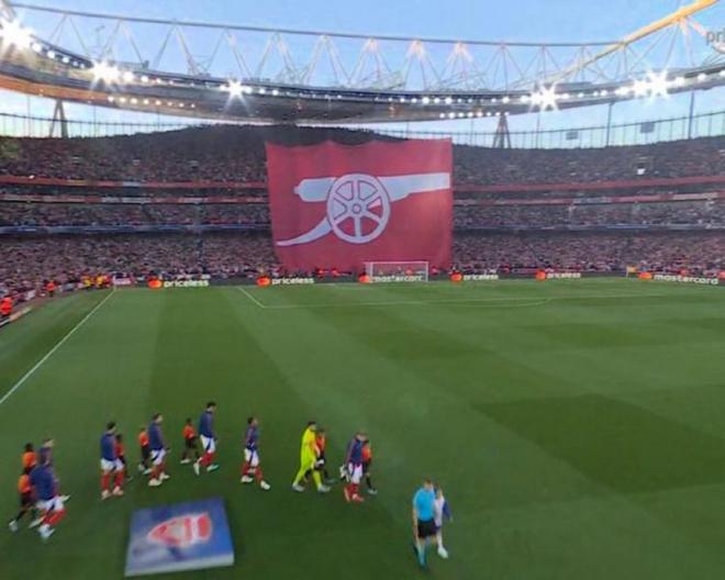 球迷吐槽枪手TIFO：吓不倒任何人的空包弹 下周巴黎给你开开眼界