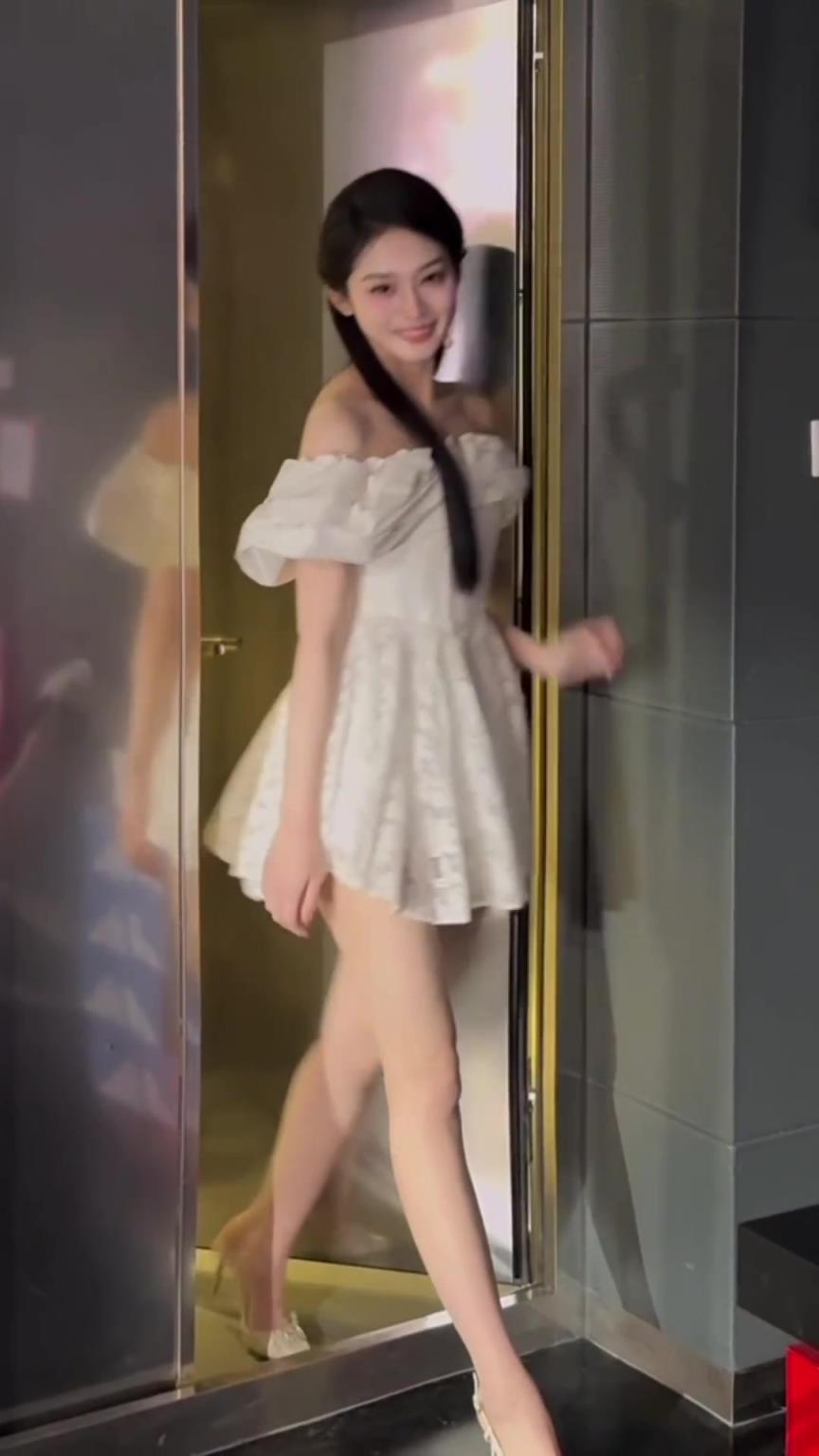 大长腿啊！美女主播婧雯的变装视频：另一个我~