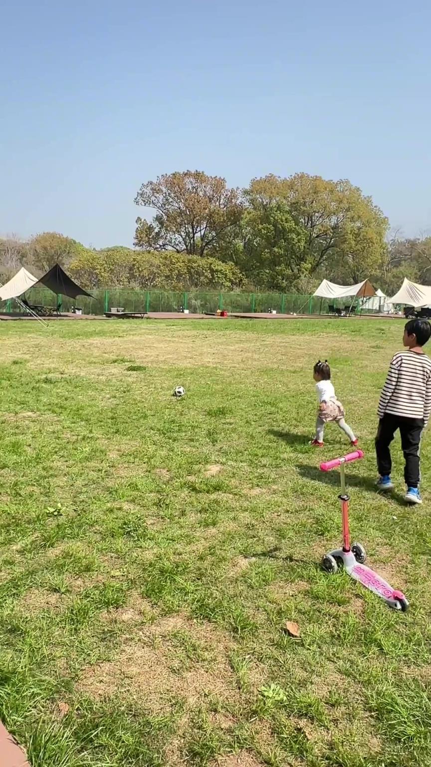 歡樂時光！武磊社媒發布親子視頻：又是露營的季節⚽️