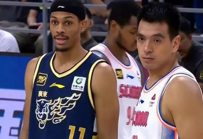 广东105-100小胜四川 徐杰13分14助攻萨姆纳空砍35分