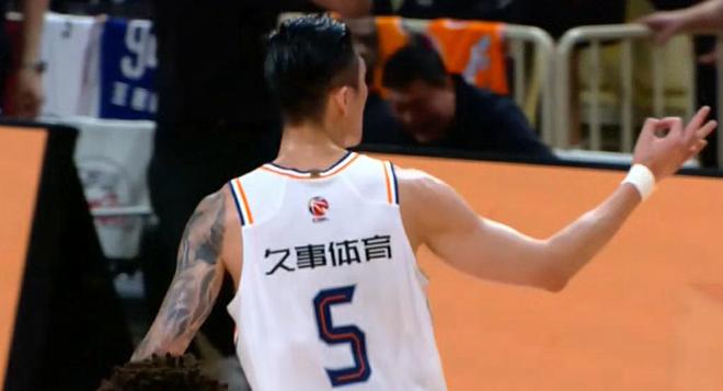 刘铮关键8分上海胜浙江1-1 培根24+8李弘权18+7