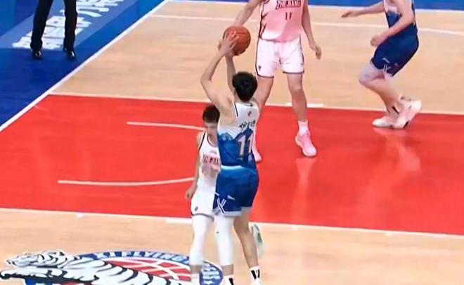 阿不都16+8+4新疆1-0浙江 齐麟22分赵睿17+5