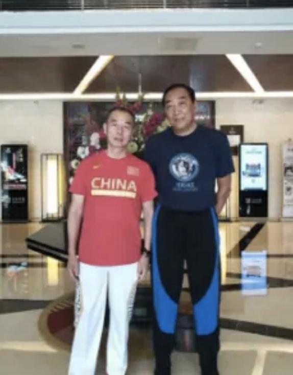 携手中国篮坛名将黄频捷，培养篮球新苗