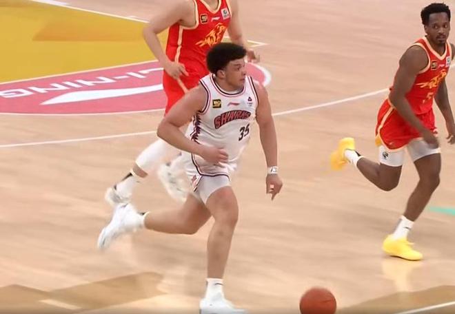 广厦击溃上海夺4连胜巩固榜首 布朗49+6洛夫顿33+23+9