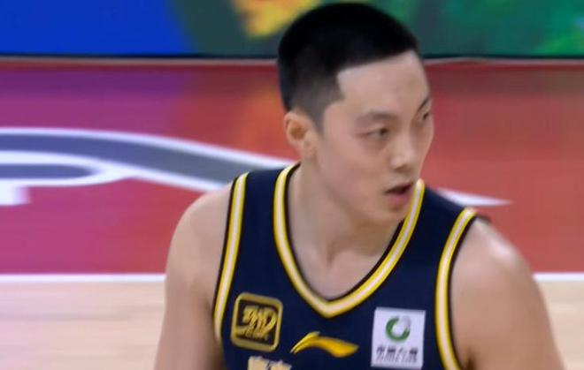 广东4分险胜上海总分1-0 胡明轩31+6吉伦沃特末节17分
