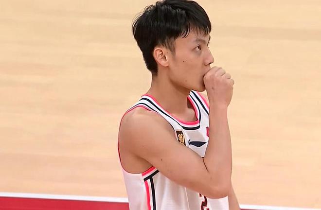 吉倫沃特40+14廣東勝深圳 徐杰關(guān)鍵6分鎖定勝局