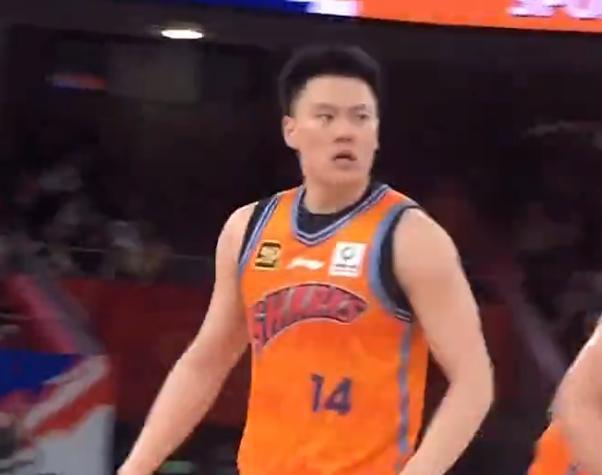 上海34分大勝止廣東9連勝 洛夫頓15+11+8李弘權7記三分