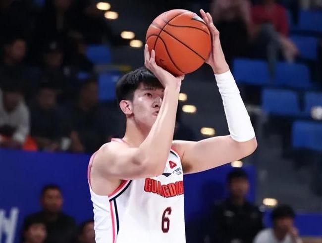 史密斯34+10俱樂部杯江蘇勝廣東 阿姆斯首秀5中1