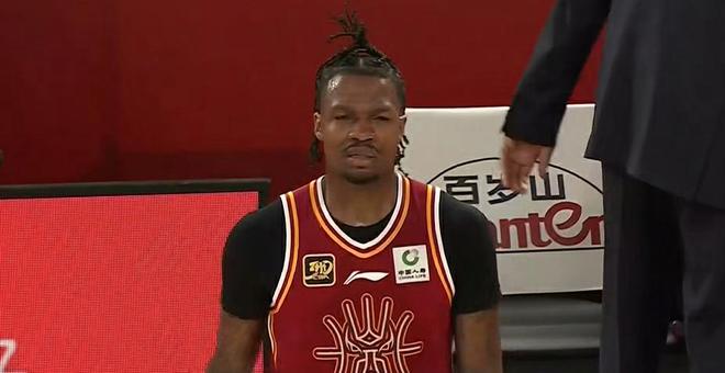 山西男籃終結(jié)北京6連勝 劉傳興21+10周琦12+9