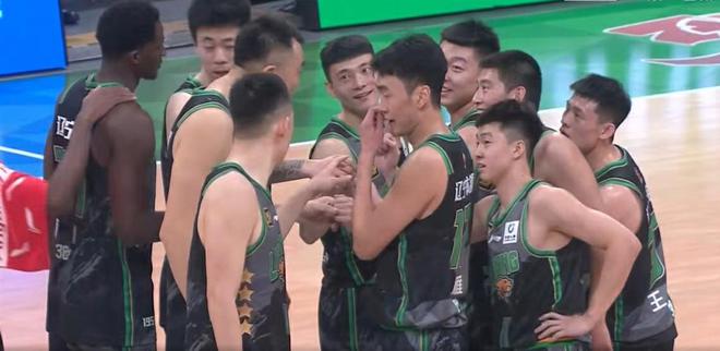 遼寧25分大勝福建 弗格三節(jié)29+11+10張鎮(zhèn)麟20分