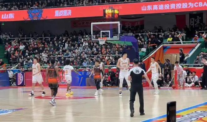 賈明儒絕殺！山西1分勝山東終結(jié)對(duì)手主場(chǎng)11連勝?gòu)垖?2分