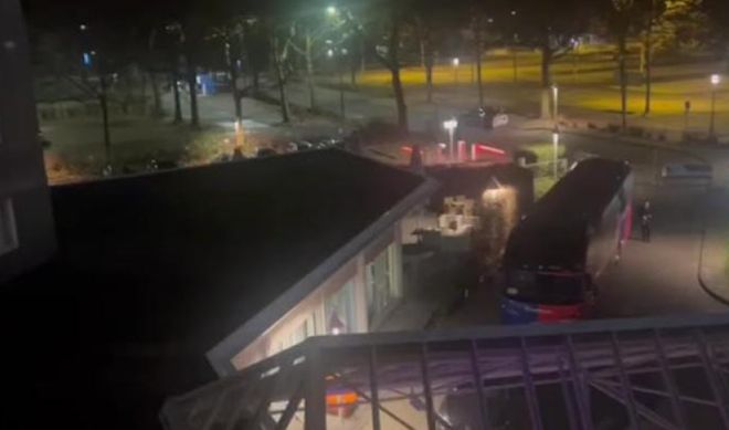 开始使用盘外招？西媒：多特球迷深夜在巴萨酒店外燃放烟花