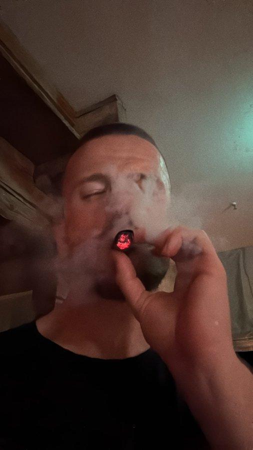 冠軍的滋味！戴爾社媒曬抽雪茄，慶祝職業(yè)生涯首冠