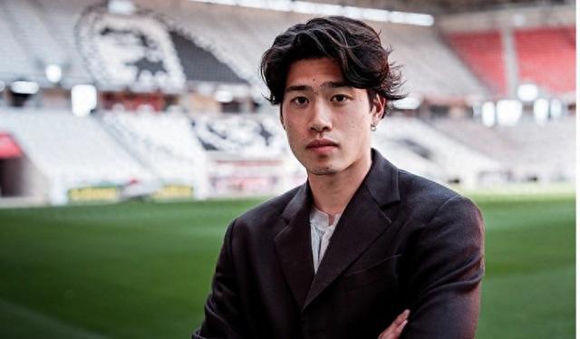 官方：弗賴堡從布隆德比簽下23歲日本中場鈴木唯人