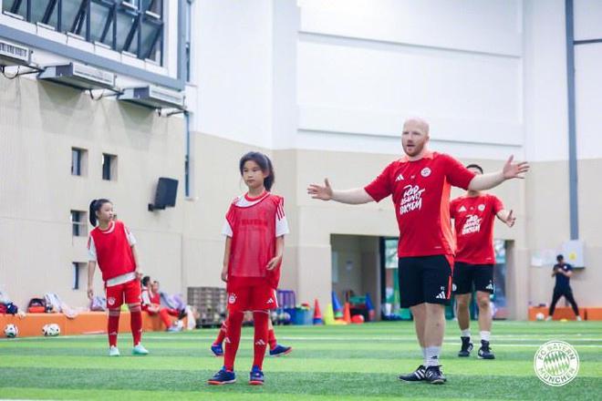 拜仁武汉江汉区足球训练营再开启，未来五年持续助力当地足球发展