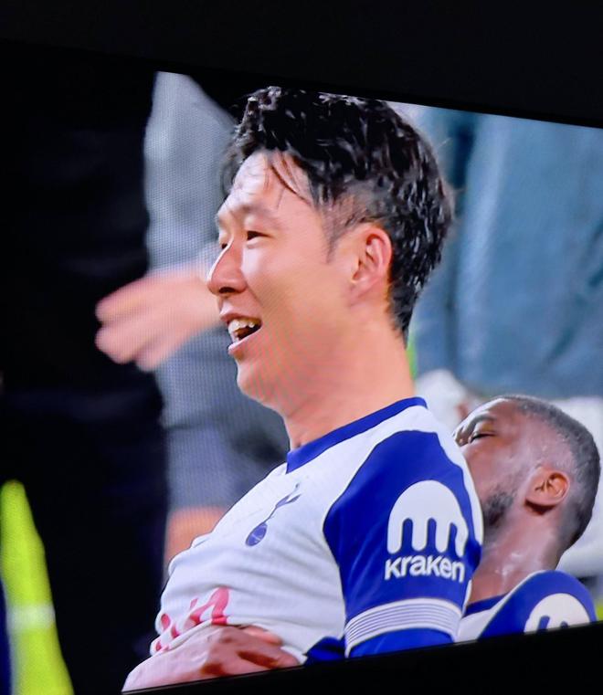 漢堡祝賀孫興慜奪冠：我們?yōu)槟愀械津湴?，為你而開心