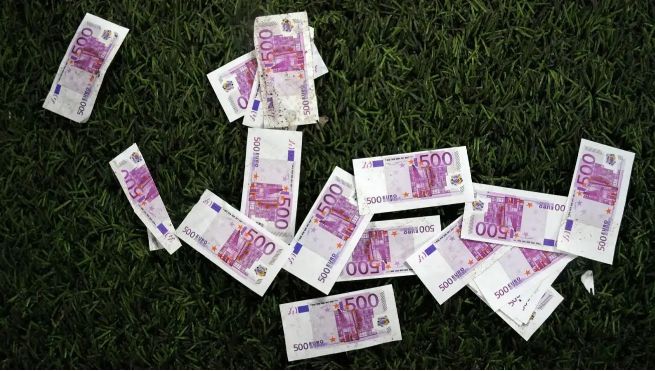 全是金錢的味道，巴黎登頂歐冠豪攬1.2億