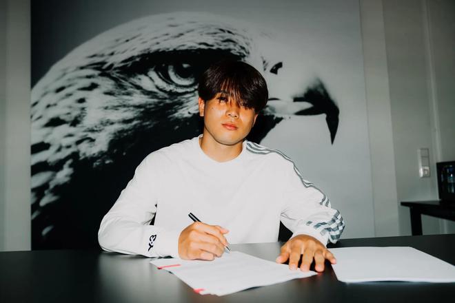 官方：法蘭克福簽下19歲日本中場花城琳斗，球員加入U(xiǎn)21梯隊(duì)