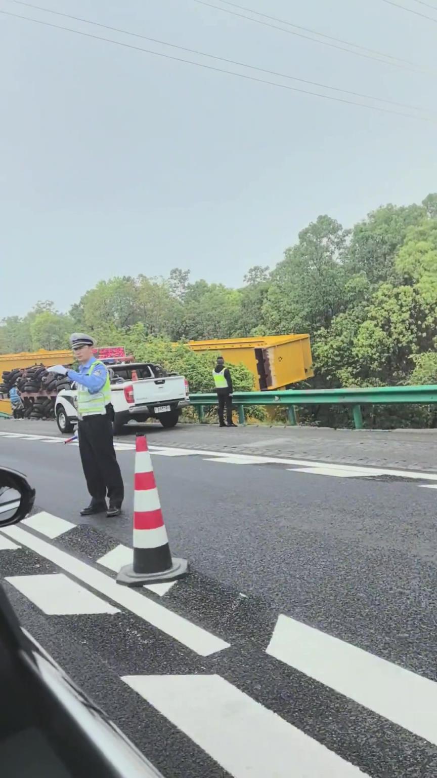 这下篓子捅大了！注意安全开车