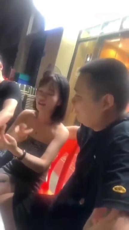 不看脸且不贪财的女性