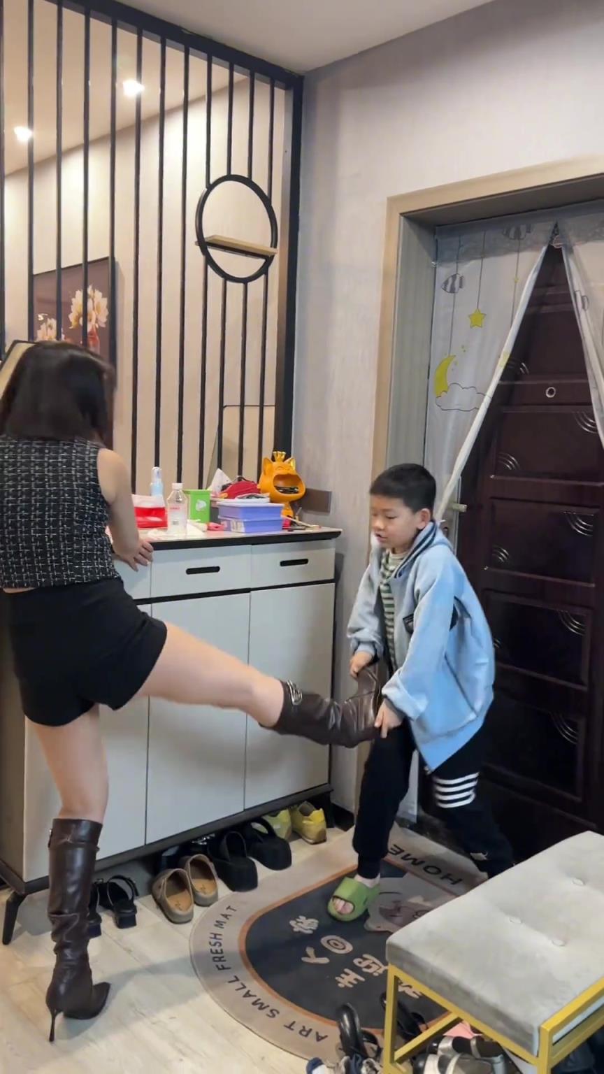 她這雙鞋干脆不要了，扔掉也罷?。? title=