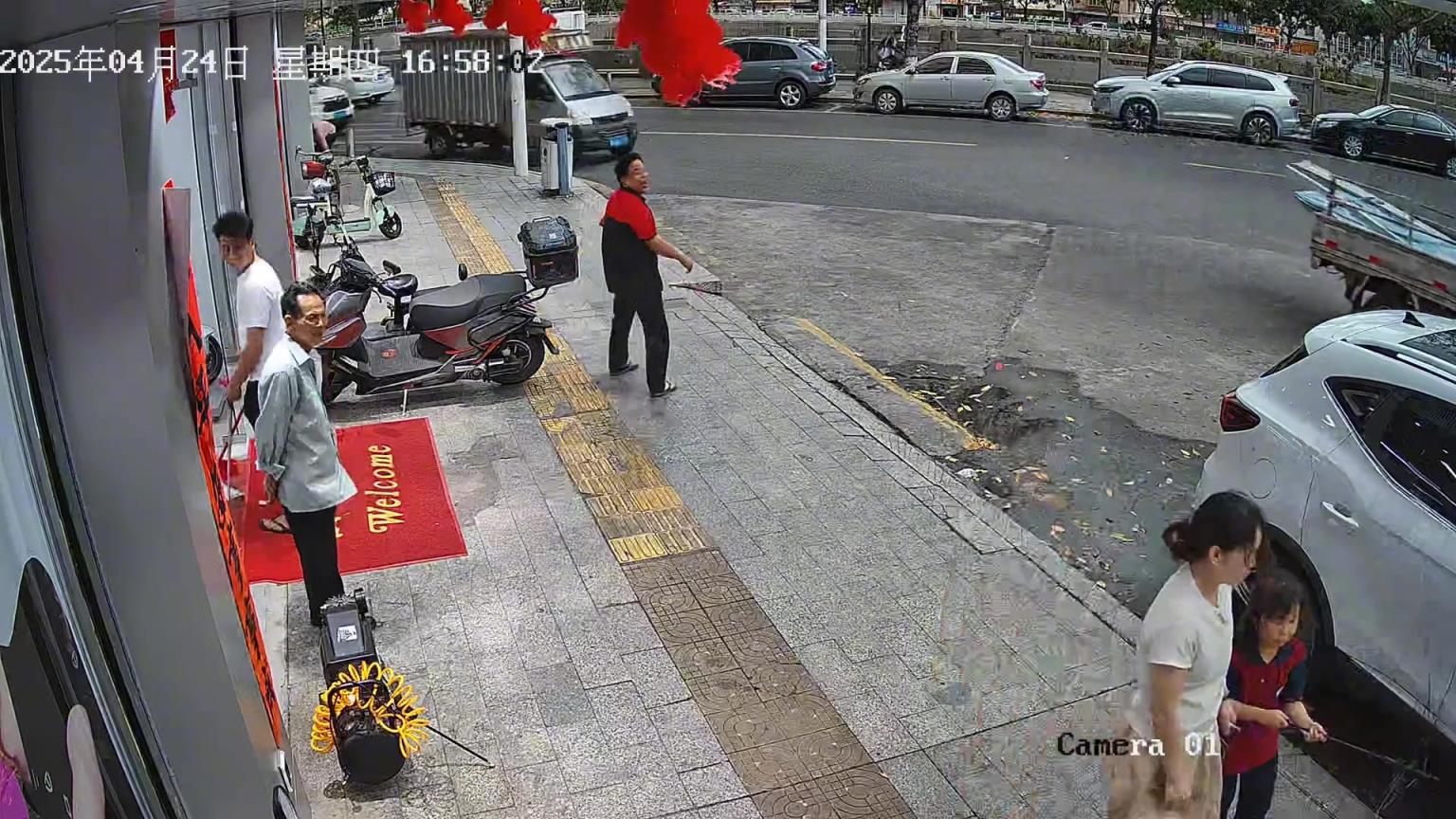 风这么大吗？唰一下就吹没了！