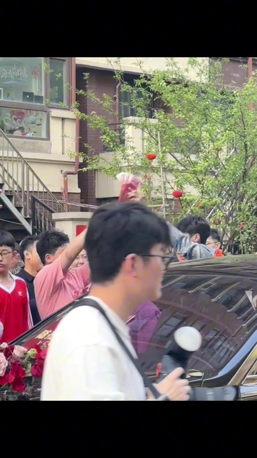 之前：姐，有事给我打电话 之后：姐夫，有事给我打电话