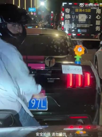 男人的快乐就是这么简单！哈哈