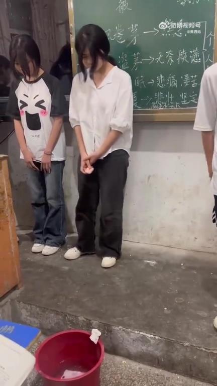 大家如何看待这种教育方式？家长找来或要赔钱