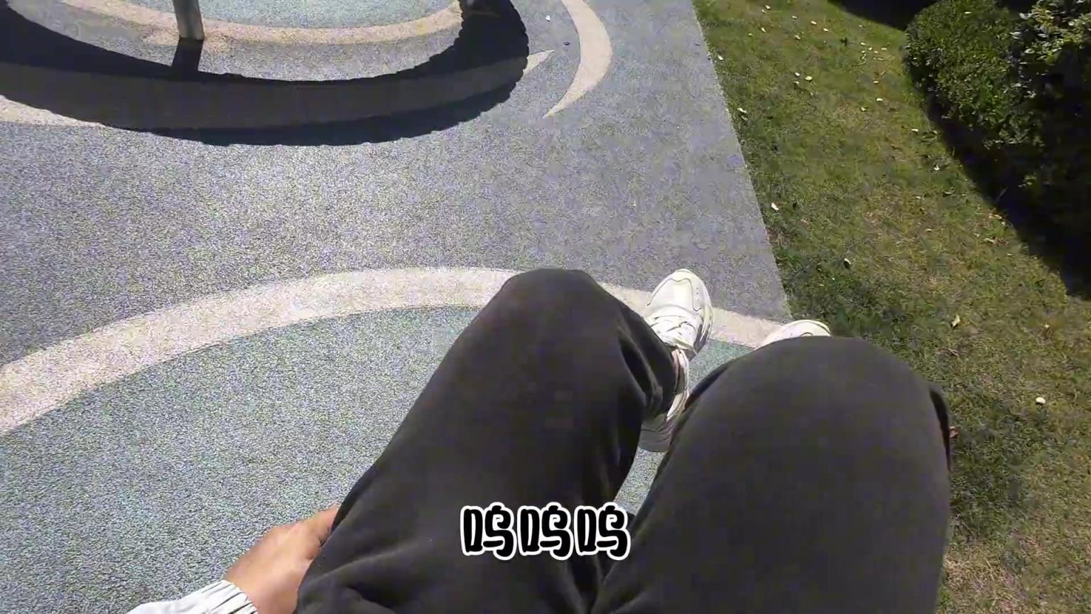 坐上转圈圈停不下来，还好边上有人...