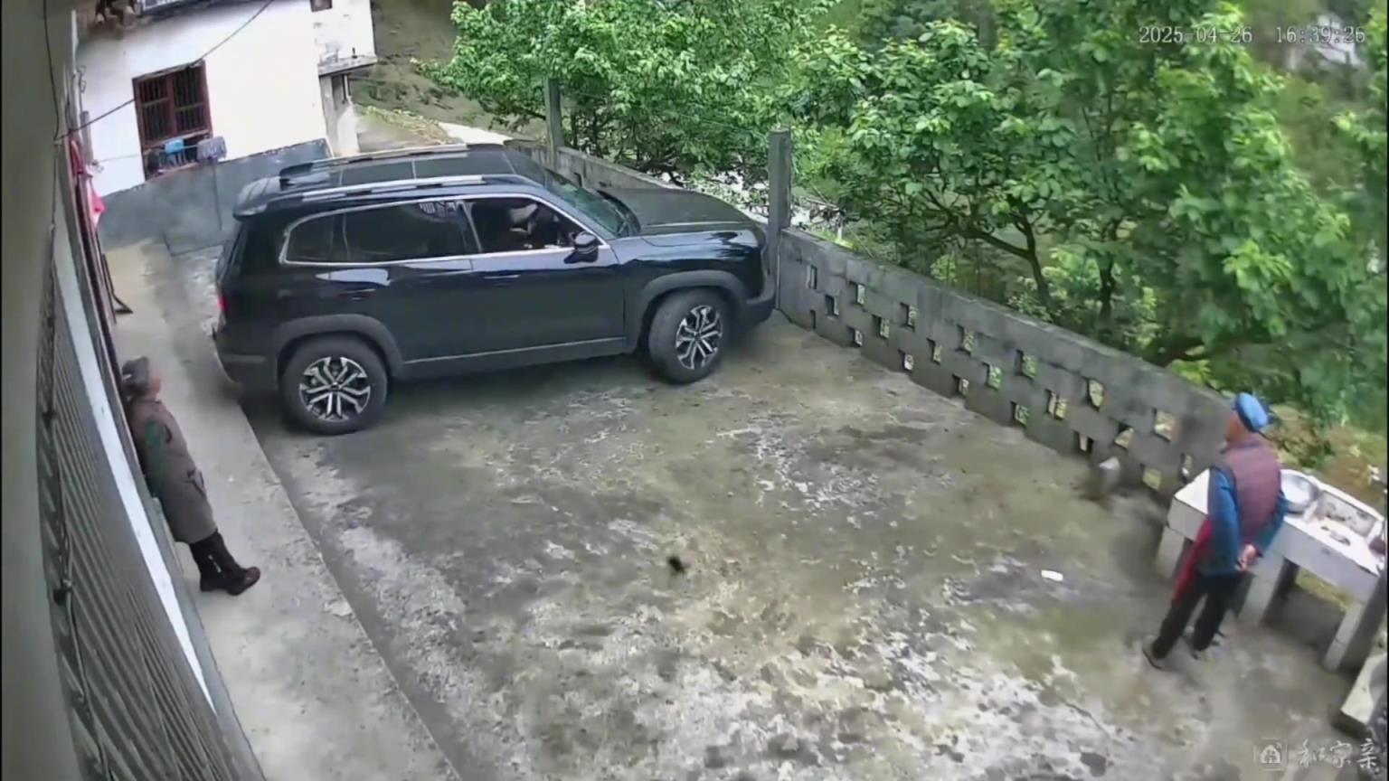 这技术是好还是不好啊，能掉头出去，但是不会倒出去