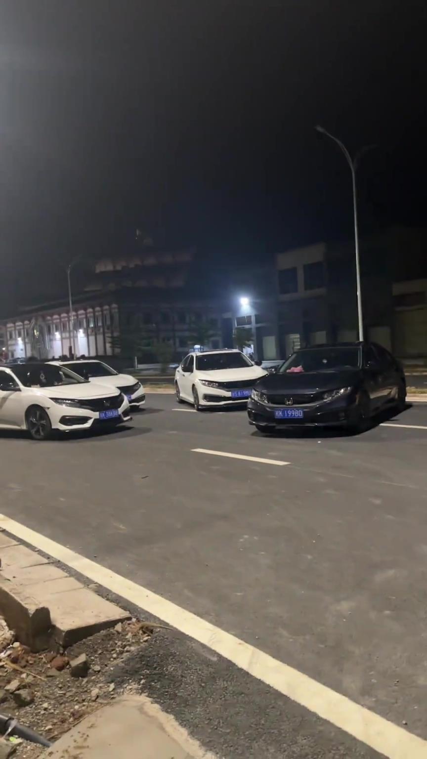 一生要強的人，為了給愛車拍照也是拼了！