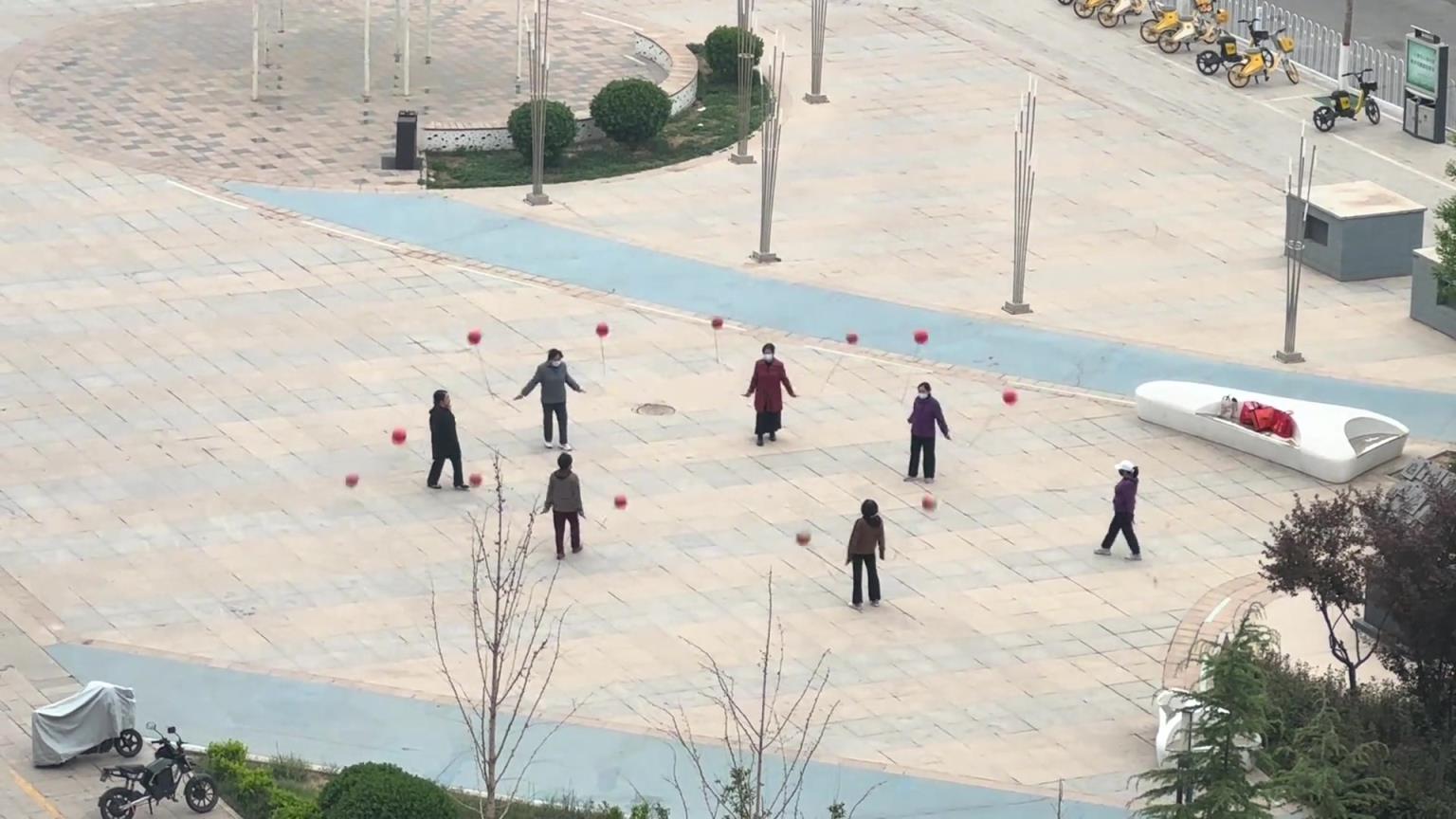 他们有千百种方法锻炼，但它们只会选择动静大的
