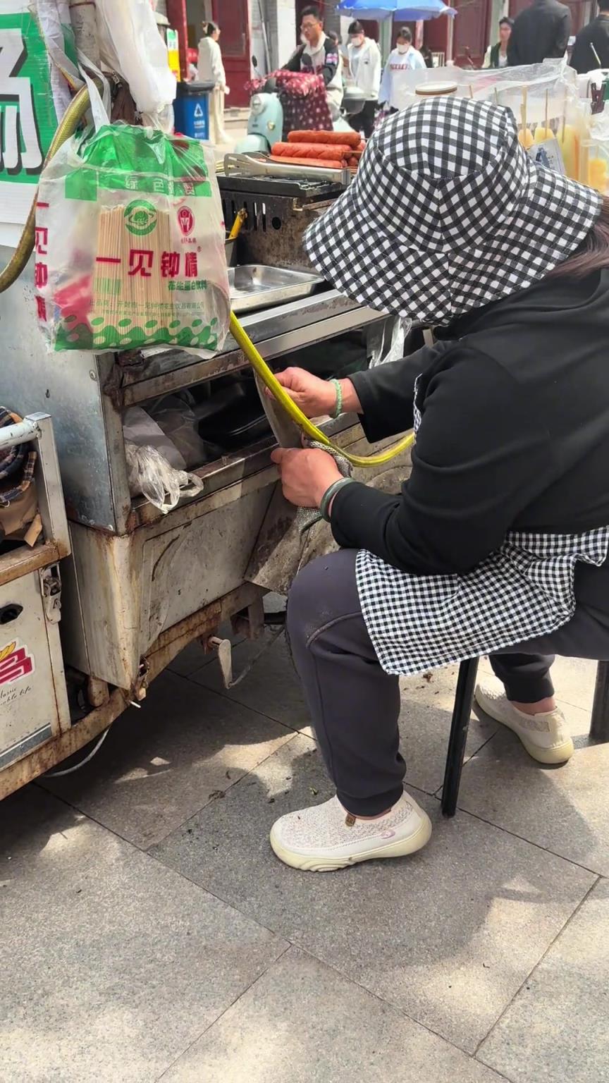 你别说，刮的还怪干净嘞！！