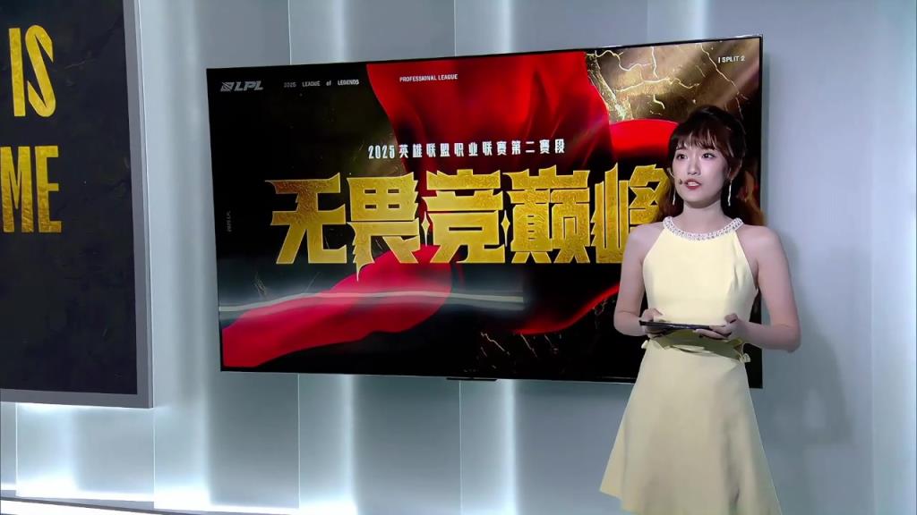 今日互动女主持夏安：淡黄色短裙，蓬松的头发~