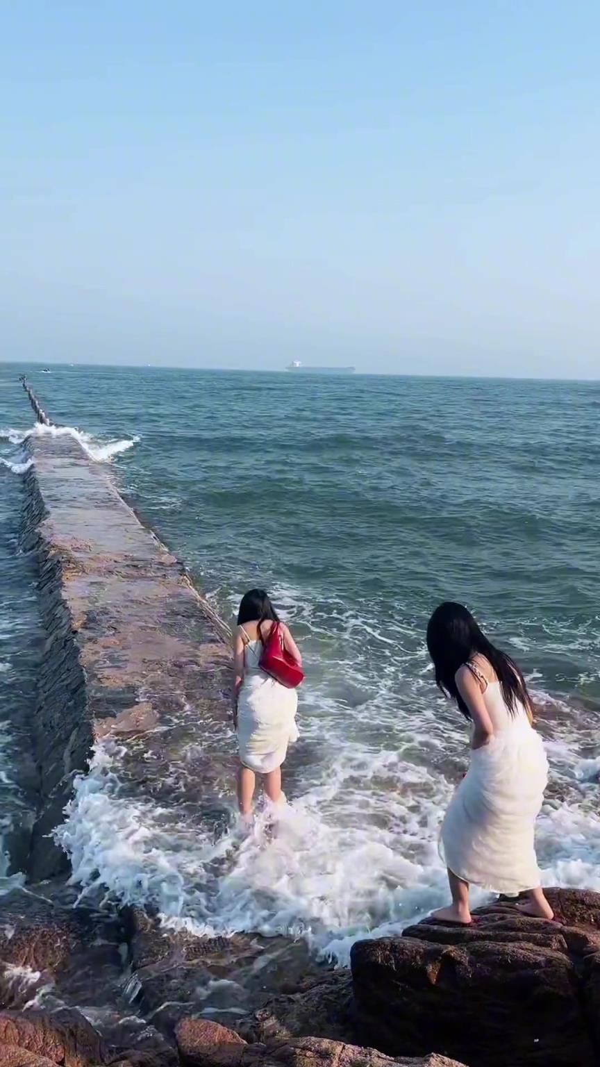 一生要出片的女人，再危險(xiǎn)的地方也要冒險(xiǎn)過(guò)去拍照