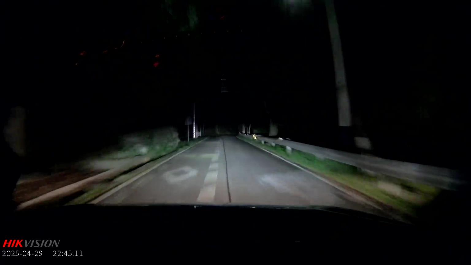 開(kāi)車跑山，遇到岔路差點(diǎn)不知道怎么拐了...
