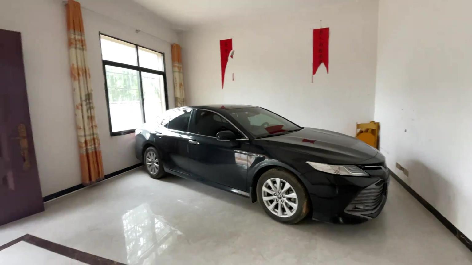 您到底是怎么把車開進(jìn)去的？