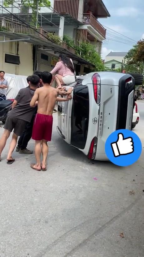 小姐姐刚提的车就侧翻！好不容易从车里爬出来