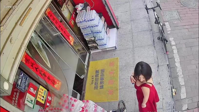小姐姐这是突然捡到钱了么？这么兴奋！