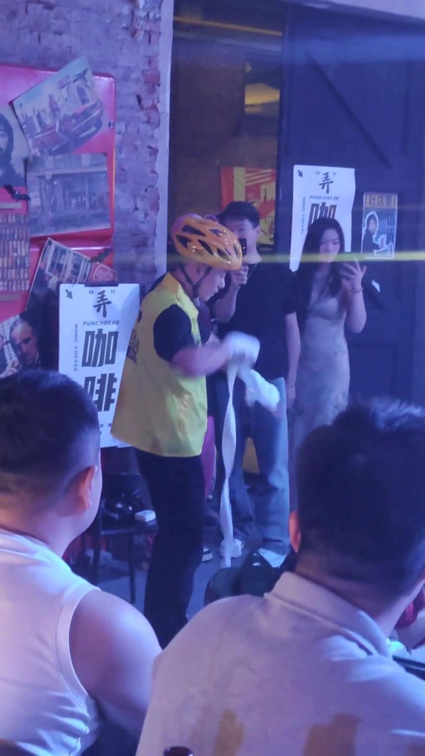 网友：是谁下单了同城代打