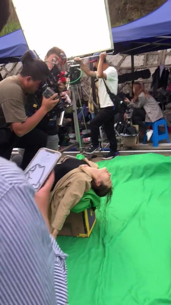 女演员为了拍戏最好的效果，为艺术奉献