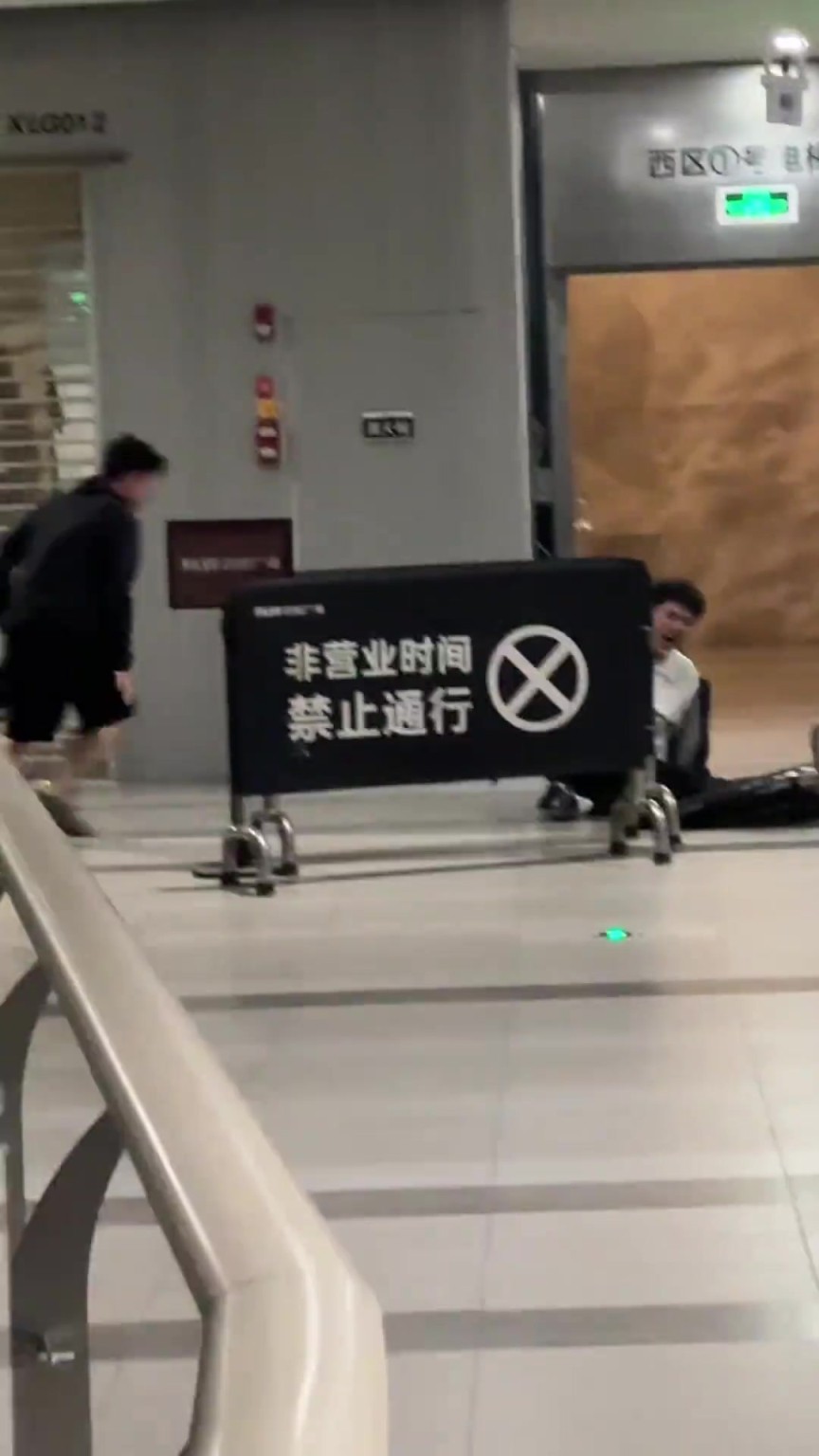 人在無語的時(shí)候是會(huì)莫名其妙的笑的
