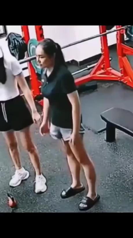 健身房女生热裤拉丝，直接拿火烧 不料出了事故！