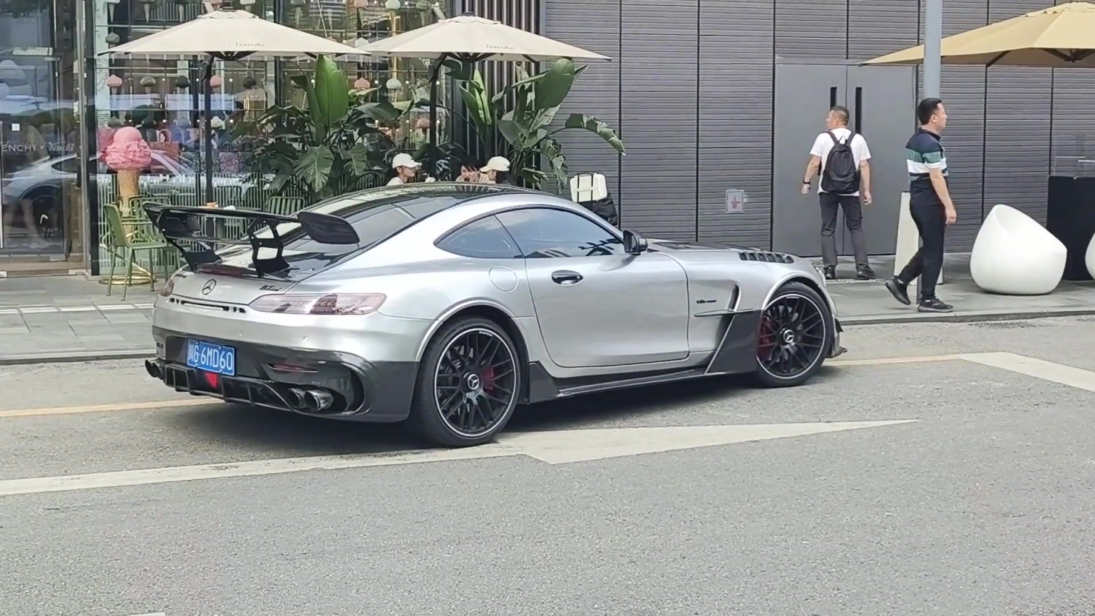 太可惜了，又搞壞一輛AMG！