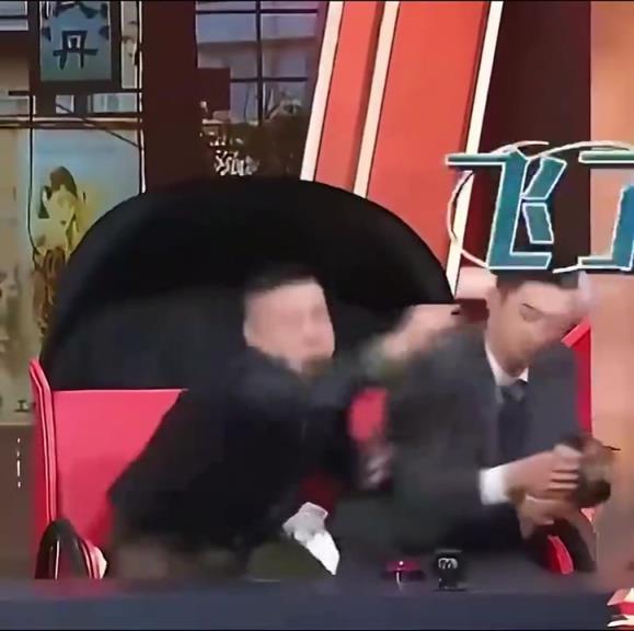 反复欣赏，怎么看都不腻，只有一个字：帅